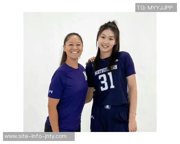 王芙蕖分享NCAA西北大学新赛季定妆照迎接第三年挑战尽享球场乐趣