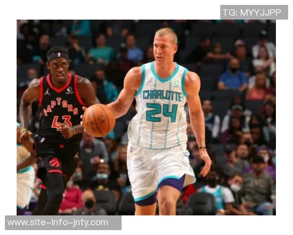 乌布雷复苏表现亮眼10投5中贡献13分5篮板4抢断3盖帽但遭遇5次犯规