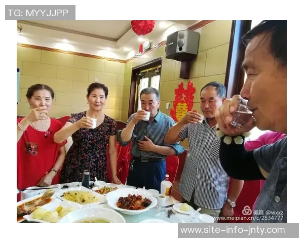 谢文能重返伯纳乌球场十多年后晒童年与C罗球衣合影感慨万千