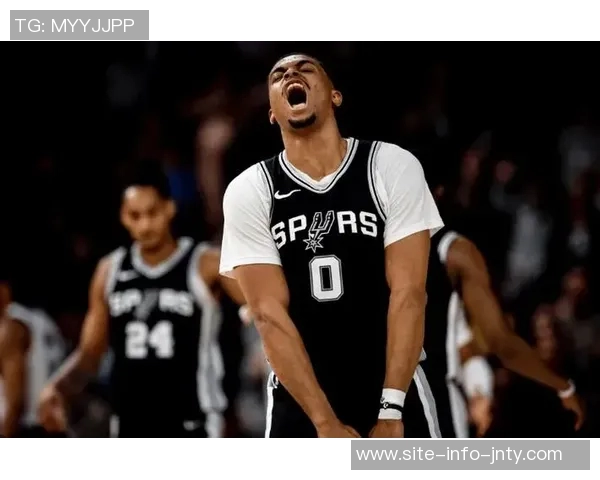 凯尔登约翰逊表现惊艳12投9中三分球命中率高效砍下25分7篮板