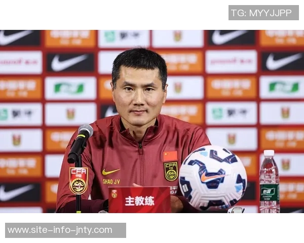 邵佳一发布会记者人数仅五十人左右两度口误将伊万称为杜伊引发关注 邵佳一发布会记者人数仅五十人左右两度口误将伊万称为杜伊引发关注