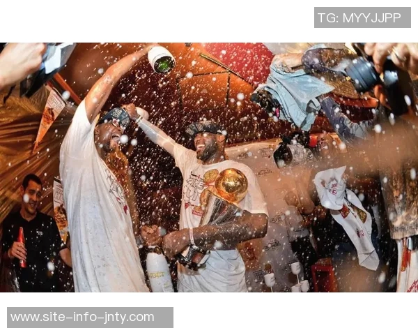 奥特表示布克恢复进展顺利杰伦格林重摔后状态堪忧 奥特表示布克恢复进展顺利杰伦格林重摔后状态堪忧